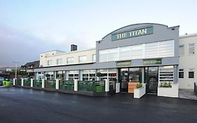 The Titan Hotell Clydebank Exterior photo