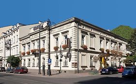 Hotel Fortuna Krasków Exterior photo