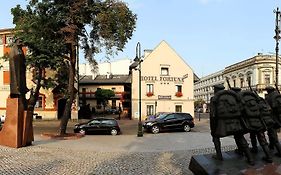 Nobilton Hotel Krasków Exterior photo