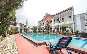 Hotel Lurus Puncak Exterior photo