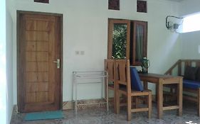 Putri Homestay Gili Meno Exterior photo