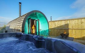 Deluxe Glamping Pod With Hot Tub Hotell Frodsham Exterior photo