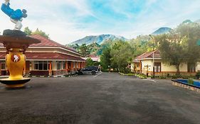 Arra Lembah Pinus Hotell Puncak Exterior photo