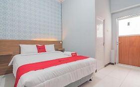 Reddoorz Near Alun-Alun Garut Hotell Exterior photo