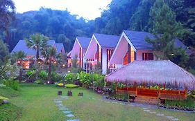 Zuri Resort Cipanas Puncak Exterior photo