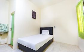 Oyo Life 2420 Kost Luqman 1 Hotell Depok Exterior photo