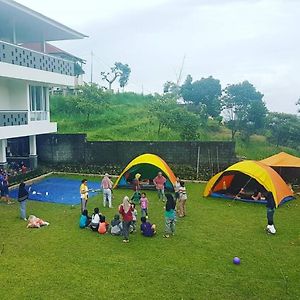 Neo Akshaya Vila And Camping Ground Hotell Bogor Exterior photo