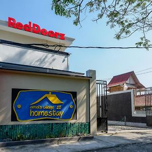 Reddoorz Near Padang Golf Adisucipto Hotell Potrojayan Exterior photo