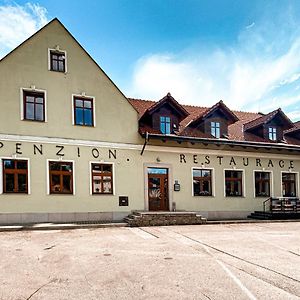 Penzion A Restaurace U Reky Hotell Ledeč nad Sázavou Exterior photo