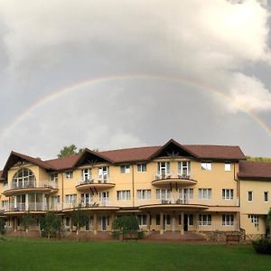 Belle Royalle Hotell Lisarnya Exterior photo