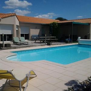 La Chambre Des Amis Bed & Breakfast Parthenay Exterior photo