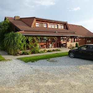 Restaurace Vraz Hotell Trhové Sviny Exterior photo