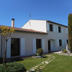 Le Logis De L'Etore Bed & Breakfast Saint-Jean-dʼAngély Exterior photo