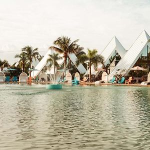 Pyramids In Florida Hotell Estero Exterior photo