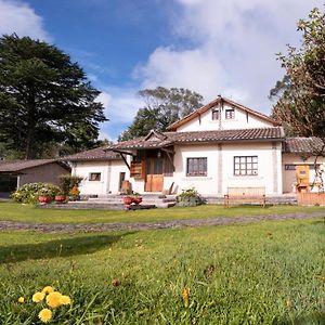 Hosteria Papagayo Cotopaxi Hotell Machachi Exterior photo