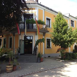 Gasthof-Pension Weisz-Artner Hotell Frauenkirchen Exterior photo