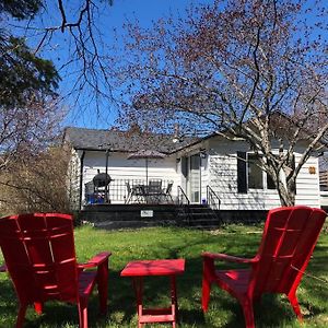 Cozy Chalet Near The Beach Villa Shediac Exterior photo