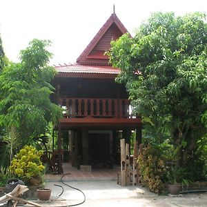 Teak House Chiang Mai Hotell Exterior photo