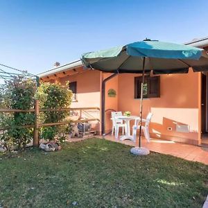 Casa Vacanze Rosalba Leilighet Ferrara di Monte Baldo Exterior photo