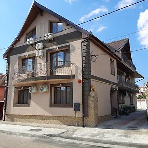 Vila Fortuna Auri Hotell Oradea Exterior photo