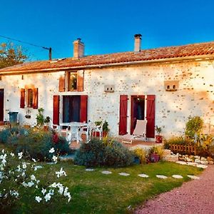 Gite Du Passignac Villa Saint-Maigrin Exterior photo