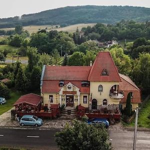 Cserhatvoelgy Panzio Hotell Alsotold Exterior photo