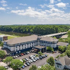 Townsquare Place Hotell Chaska Exterior photo