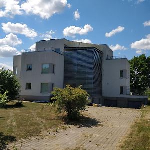 Laheveere Leilighet Värska Exterior photo