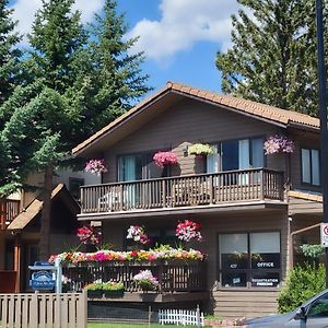 A Good Nite'S Rest Bed And Breakfast Banff Exterior photo