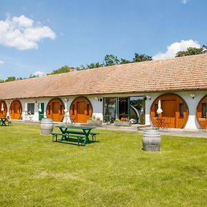 Winzerhof Kuessler - Weinviertel Hotell Stillfried Exterior photo