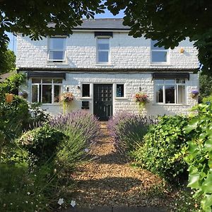 The White House Bed & Breakfast Milton Keynes Exterior photo