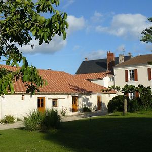 Chambres D'Hotes Les Tilleuls Les Velluire-sur-Vendee Exterior photo