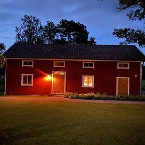 Albäck Gård Bagarstugan - Spavistelse, granne med Sala Golfklubb Exterior photo