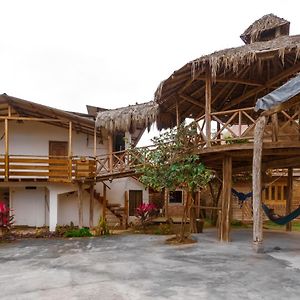 Hostal Tortuga Dorada Puerto López Exterior photo