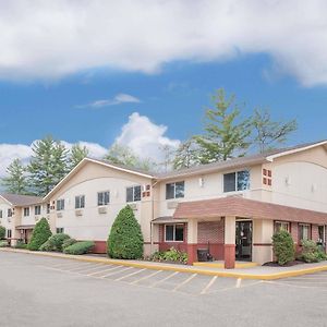 Super 8 By Wyndham Queensbury Glens Falls Hotell Exterior photo