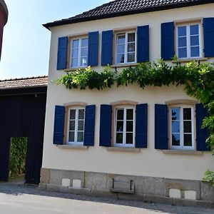 Gaestehaus & Weingut Gehrig Hotell Weisenheim am Sand Exterior photo