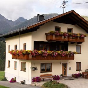 Haus Guggenberger Hotell Liesing Exterior photo