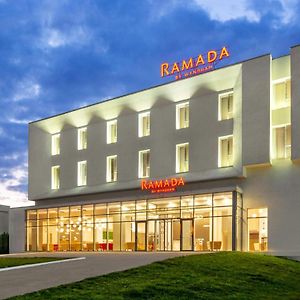 Ramada By Wyndham Targu Jiu Hotell Exterior photo