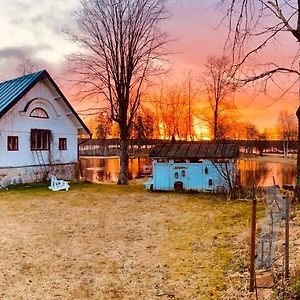 Romantic Spa Villa With Fireplace By The Lake Stjarnsund Exterior photo