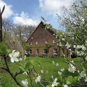 Gaestehof Brockum, Altes Bauernhaus, Grosser Garten Leilighet Exterior photo