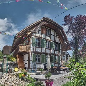 Uelis Stoeckli-Familienfreundliche Wohnung Auf Dem Bauernhof Mit Hotpot Und Alpakatrekking Meikirch Exterior photo