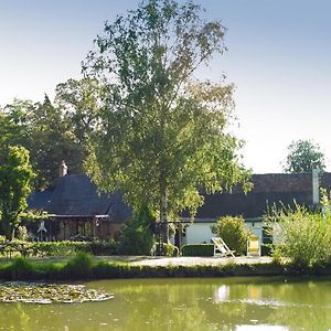 La Lune Lake Hotell Joue-en-Charnie Exterior photo