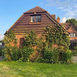 Stylish Getaway In The Heart Of The Pewsey Vale Leilighet Exterior photo