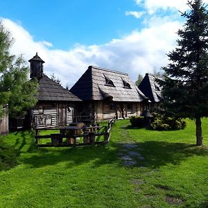 Grod Pedzikow Hotell Chęciny Exterior photo