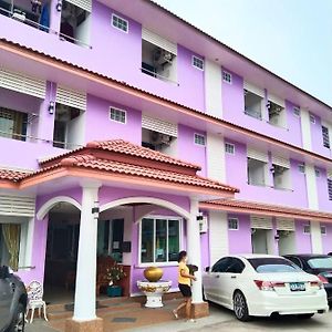 Oyo 75399 Choktipparat Place Hotell Udon Thani Exterior photo