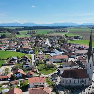 Modernes Loft Vor Den Toren Des Chiemgaus Leilighet Tacherting Exterior photo