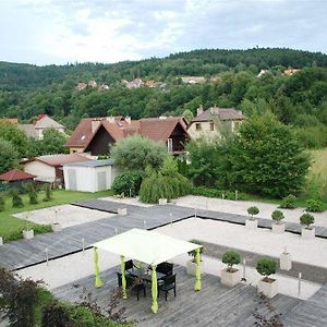 Black & White Hotell Osieczany Exterior photo