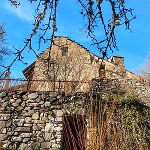 Chambre Ou Gite Dans Une Maison De Montagne - De Suzon A Zelie Leilighet Entraigues  Exterior photo