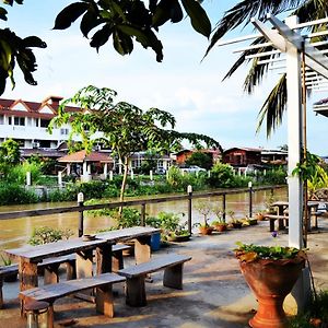 บ้านชมจันทร์ Ayutthaya Exterior photo