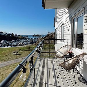 Koselig leilighet med balkong og sjøutsikt. Leilighet Grimstad  Exterior photo
